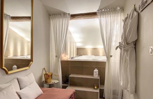Saint-Etienne Apartment | Cozy LoveRoom with Private Jacuzzi & Spa Amenities