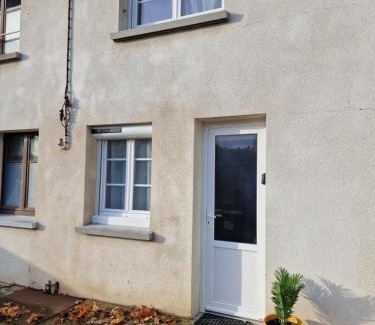 Verneuil-sur-Avre Apartment | Cozy Maisonnette en Duplex - Central Location, Family Friendly