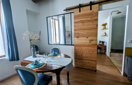 Faubourg Apartment | Cozy Retreat Near Ecusson - Pet & Child Friendly Haven