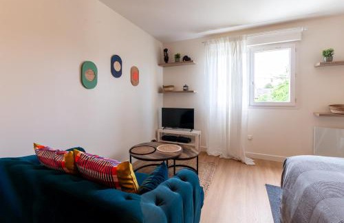 Chevilly-Larue Apartment | Charming Cocon Coloré - Cozy Studio Near Paris