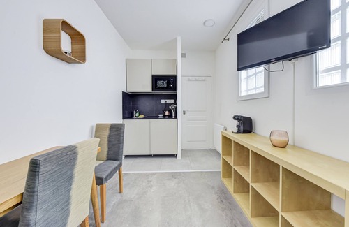 Quartier de Javel Apartment | Cozy Retreat Near the Eiffel Tower with Spa & Hot Tub