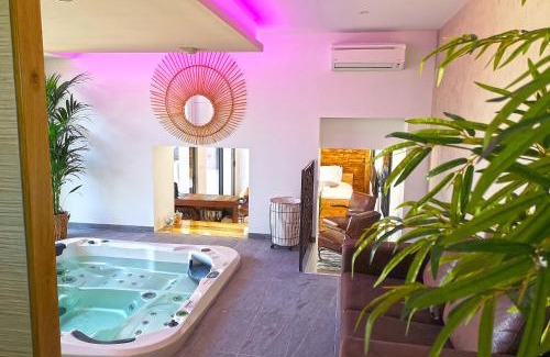 L'Isle-sur-la-Sorgue Bed & Breakfast | Cocon D'amour En Luberon - Chambre Spa a proximite de l'Isle sur la Sorgue