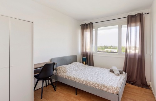 Ris Orangis Apartment | Relax at Cocon de Ris: Family-Friendly Apartment Retreat