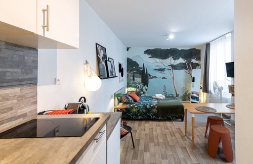 Les Cordeliers Apartment | Cozy Le Cocon des Cordeliers in City Center with Kitchen