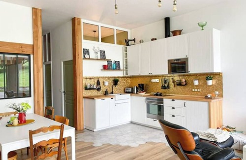 Campan Apartment | Renovated Mountain View Retreat with Spa and Hot Tub