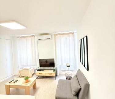 Prefecture Apartment | Stylish Cocon Urbain Near Vieux-Port with Ocean View