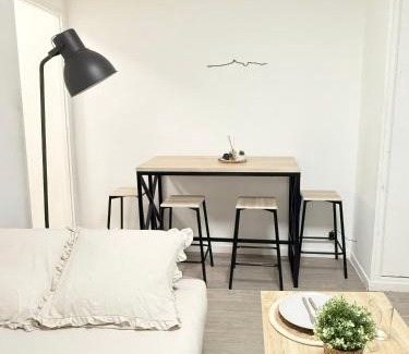 Prefecture Apartment | Stylish Cocon Urbain Near Vieux-Port with Ocean View