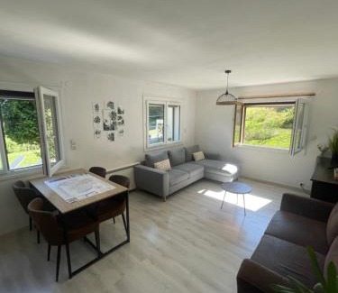 Verrens-Arvey Apartment | Cozy Home Stay in a Peaceful Setting, Perfect for Families