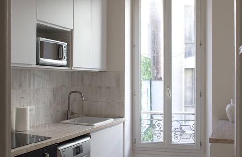 7th Arrondissement Apartment | Stylish Cocon Provençal - Renovated for Ultimate Comfort