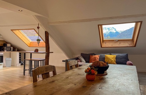 Albertville Apartment | Experience Cocon sous les toits: Family-Friendly Retreat