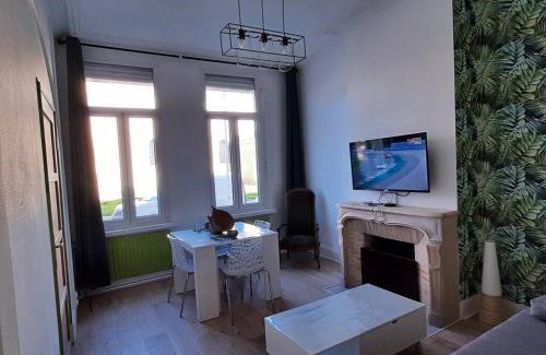 Dunkerque Centre Apartment | Discover the Jacuzzi Surprise at Cocon in Dunkerque