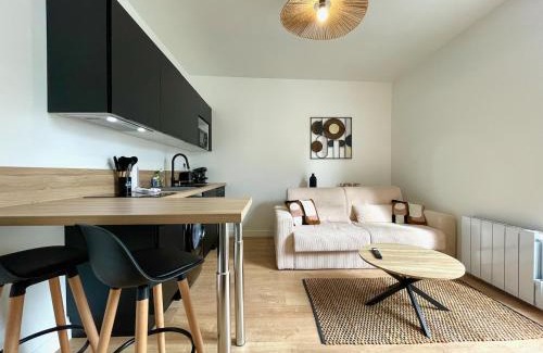 Chateau du Loir Apartment | Guest Rated 9.3: Cocon Zen du Clocher for Family Stays