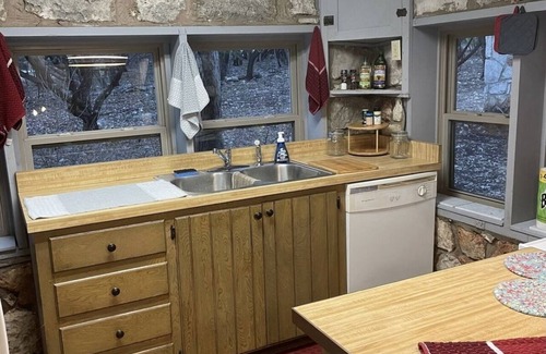 Mountain Home House | Pet-Friendly Cocono Cottage on Johnson Creek Awaits You