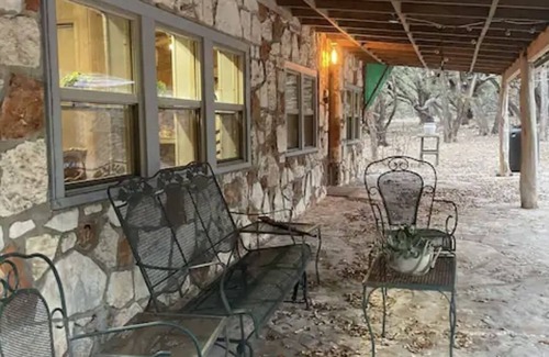 Mountain Home House | Pet-Friendly Cocono Cottage on Johnson Creek Awaits You