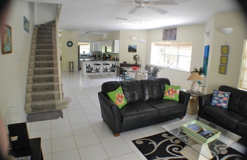 Northwest Point Condo | Inviting Coconut Bay Cayman: Guest Rated 9.8 with Ocean Views