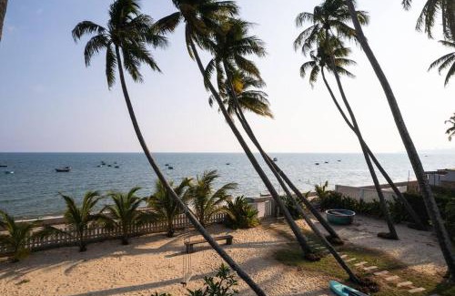 East Ham Tien Beach Villa | Beachfront Coconut Villa with Ocean View in Mui Ne