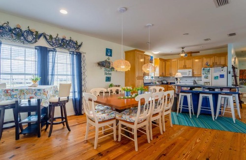 Dauphin Island House | Pet-Friendly Coconut Breeze: Guest Rated 10/10 Stay
