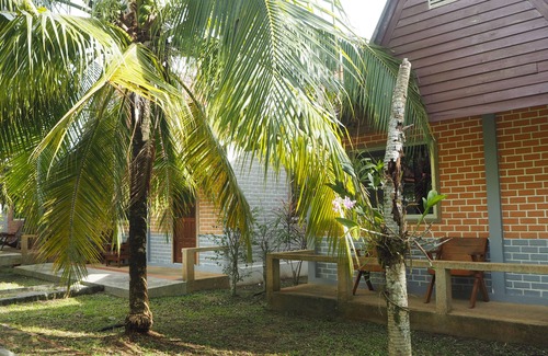 Sa Khu Villa | Cozy Coconut Bungalow with Oceanfront Views and Breakfast