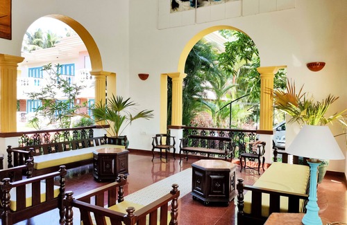 Betalbatim Hotel | Relax at Coconut Grove Beach Resort with Pool & Spa Access