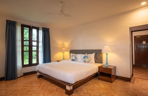 Betalbatim Hotel | Relax at Coconut Grove Beach Resort with Pool & Spa Access