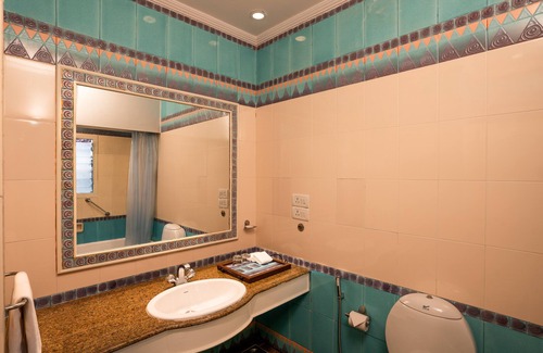 Betalbatim Hotel | Relax at Coconut Grove Beach Resort with Pool & Spa Access