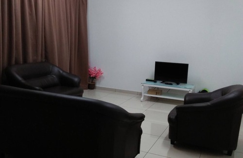 Tanjung Karang House | Bright and Inviting Coconut HomeStay Tanjong Karang