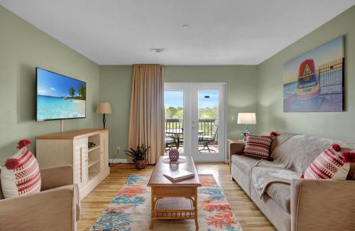 Key West Hotel | Relaxing Coconut Mallory Resort with Pool & Hot Tub