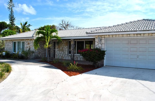 Windsor Park House | Experience Coconut Palm: Ocean View & Spa Retreat in Freeport
