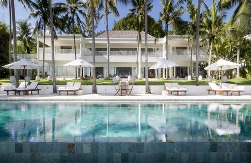 Candi Dasa Villa | Relax at Coconut Palms with Pool and Breakfast Included!