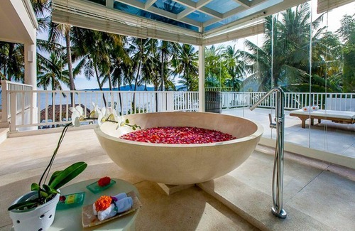 Candi Dasa Villa | Relax at Coconut Palms with Pool and Breakfast Included!