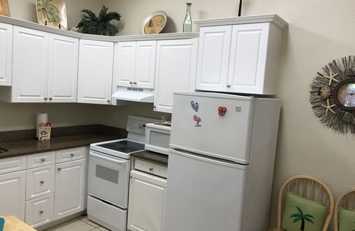 Redington Shores Villa | Cozy Coconut Villas: Ocean View 2BR with Pool & Breakfast