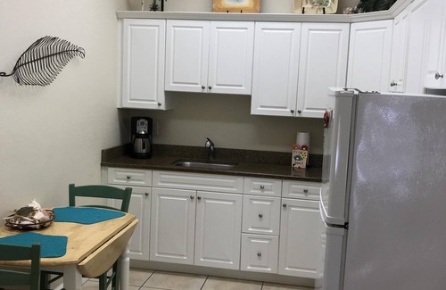 Redington Shores Villa | Cozy Coconut Villas: Ocean View 2BR with Pool & Breakfast