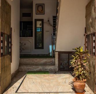 Amer House | Highly Rated Cocoon Auberge: Family-Friendly with Breakfast