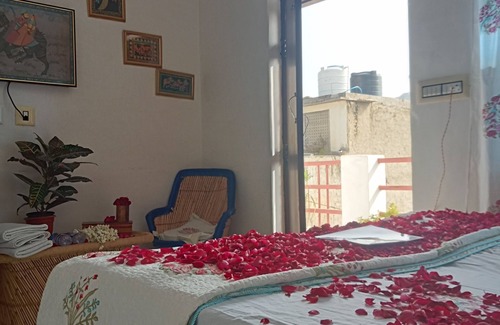 Amer House | Inviting Cocoon Auberge: Family-Friendly with Breakfast