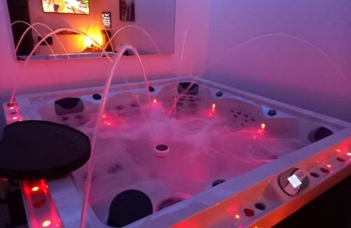Comines-Warneton House | Relax at Cocoon Douce Heure: Guest Rated 9.8 with Spa & Hot Tub