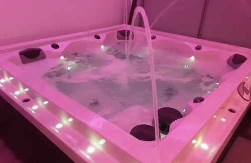 Comines-Warneton House | Relax at Cocoon Douce Heure: Guest Rated 9.8 with Spa & Hot Tub