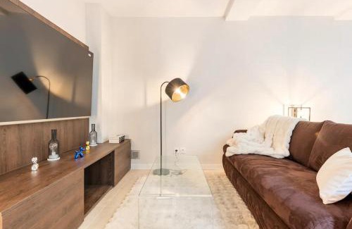 Old Lyon Apartment | Relaxing Cocoon du Vieux Lyon: 4-Star Apartment with Hot Tub