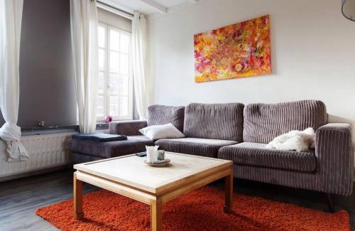Sint-Jans-Molenbeek Apartment | Cozy Cocoon: Family-Friendly Duplex with 3 Bedrooms