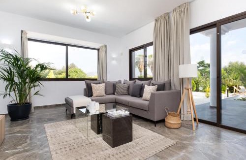 Peyia Town Villa | Elegant Cocoon Ocean Villa: Guest Rated 10/10 with Pool