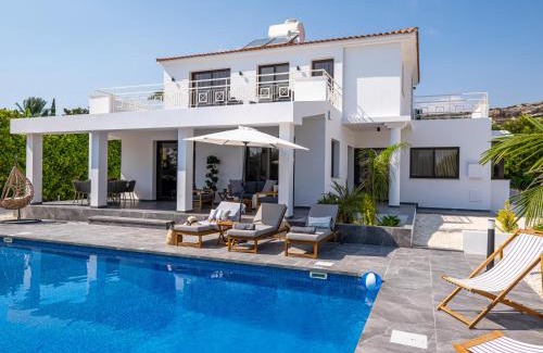 Peyia Town Villa | Elegant Cocoon Ocean Villa: Guest Rated 10/10 with Pool