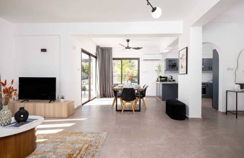 Tala Villa | Relaxing Cocoon Olympia Villa with Private Pool & Kitchen