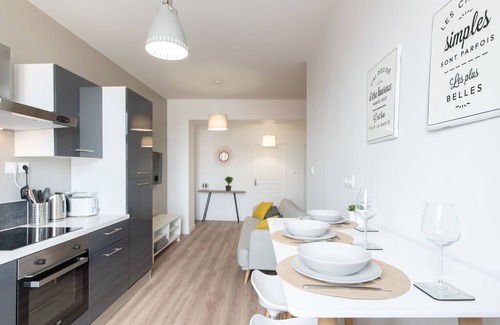 Saint-Etienne Apartment | Stylish 3-Bedroom Retreat with Spa in City Center
