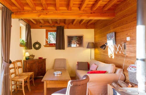 Villard-Reculas Apartment | Family-Friendly Apartment with Pool, Spa & Lake Views