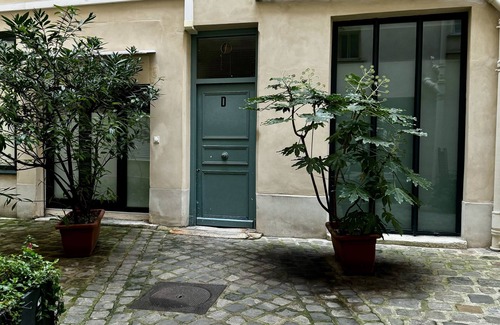 Pigalle Apartment | Cozy Cocooning Flat with Pet-Friendly Amenities & Spa