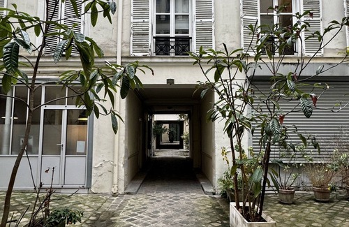 Pigalle Apartment | Cozy Cocooning Flat with Pet-Friendly Amenities & Spa