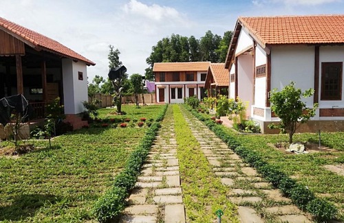 Dat Do Villa | Beachside CocoPalm Villa with Hot Tub & Breakfast Awaits