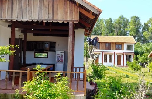 Dat Do Villa | Beachside CocoPalm Villa with Hot Tub & Breakfast Awaits
