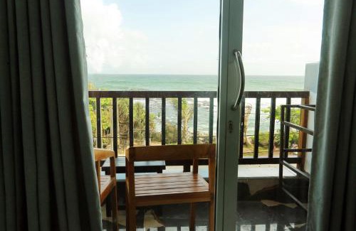 Midigama East Hotel | Pet-Friendly Cocos with Oceanfront Views & 9.7/10 Rating