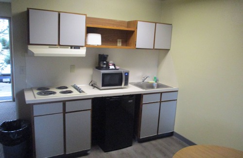 Burlington Hotel | Cozy Cocusa Motel: Family-Friendly with Breakfast Included