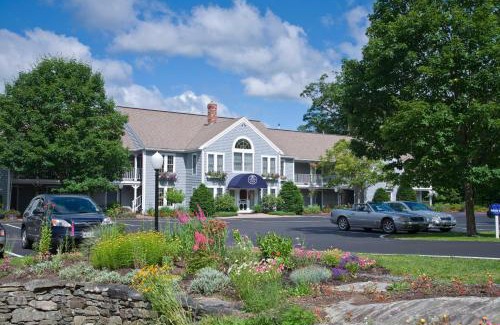Edgecomb Hotel | Scenic Cod Cove Inn: Oceanfront Retreat with Pool Access